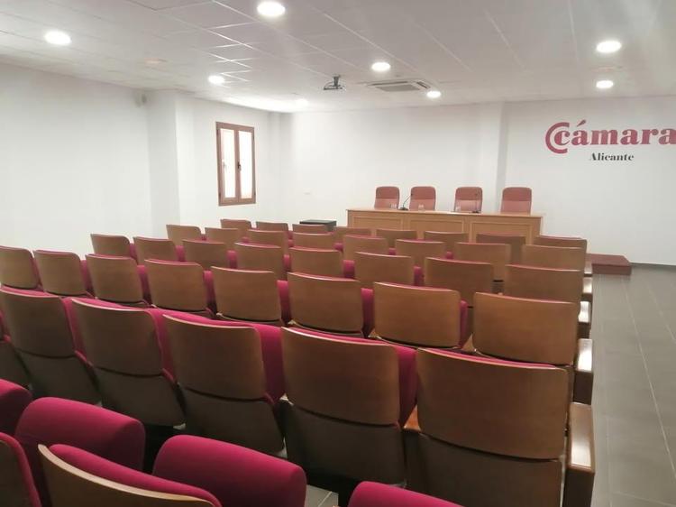 Dénia analiza la falta de suelo industrial como uno de los grandes obstáculos para el desarrollo económico de la Marina Alta