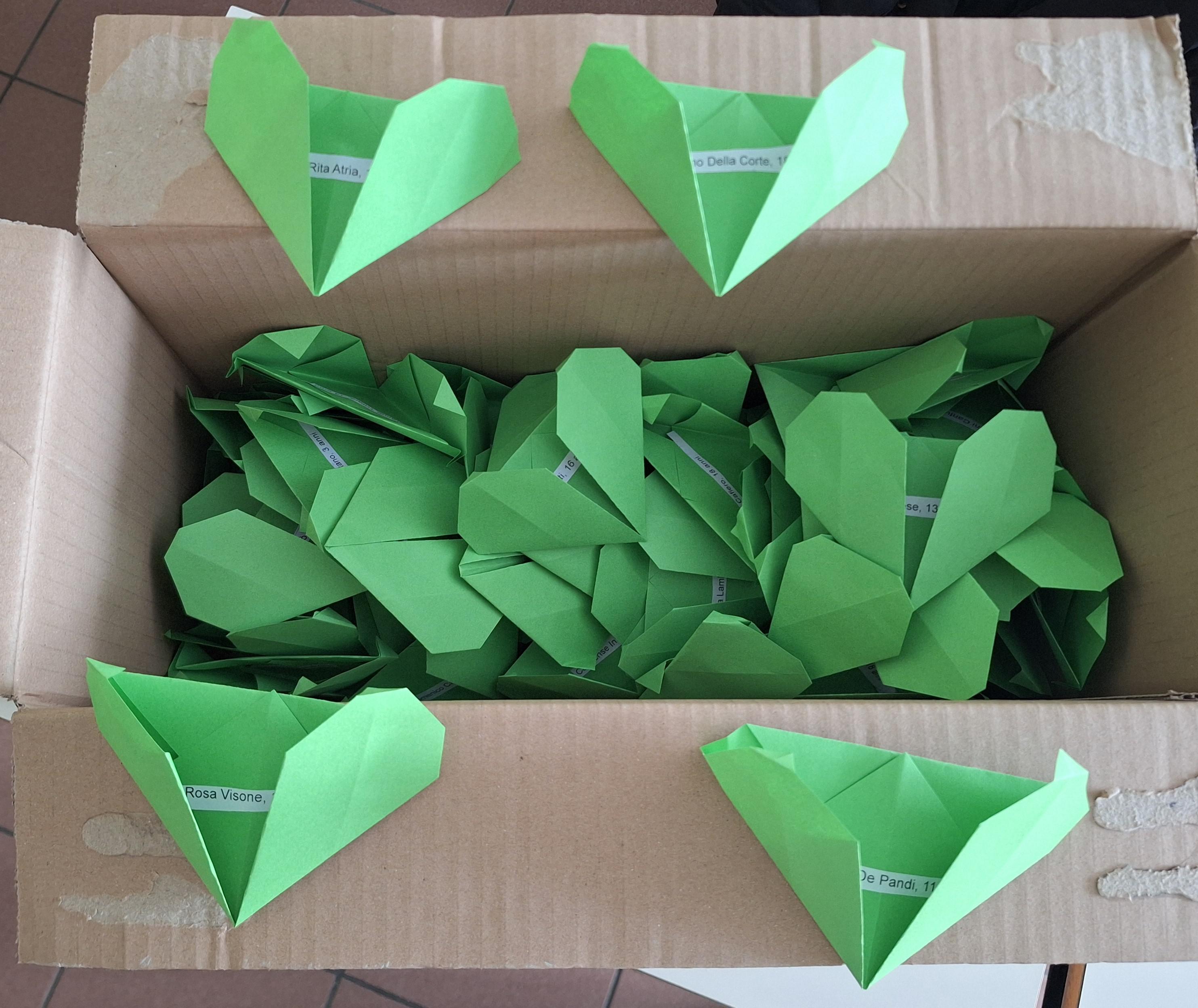 Cuori origami per le vittime della mafia