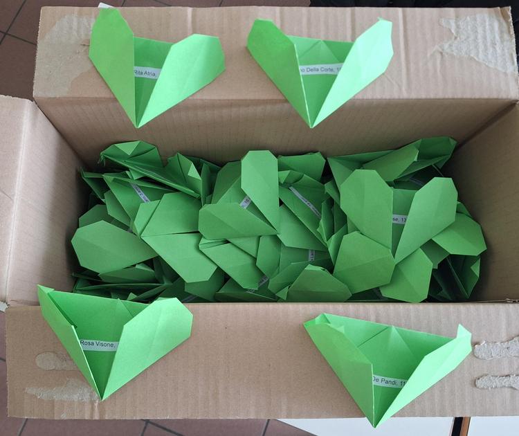 Cuori origami per le vittime della mafia
