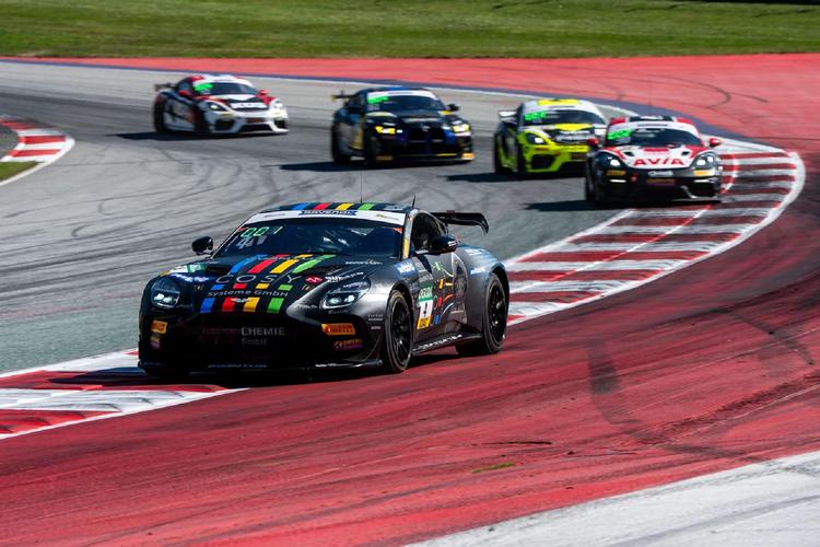 ADAC GT4 Germany › Jan Philipp Springob brilla en la ADAC GT4 con Aston Martin