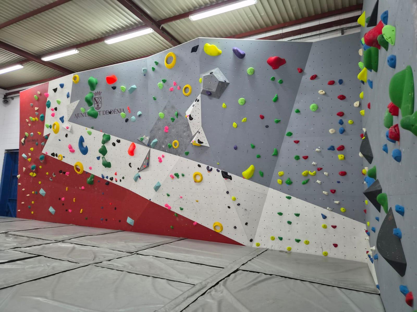 Más espacio y más horarios para la escalada en el nuevo rocódromo de Dénia