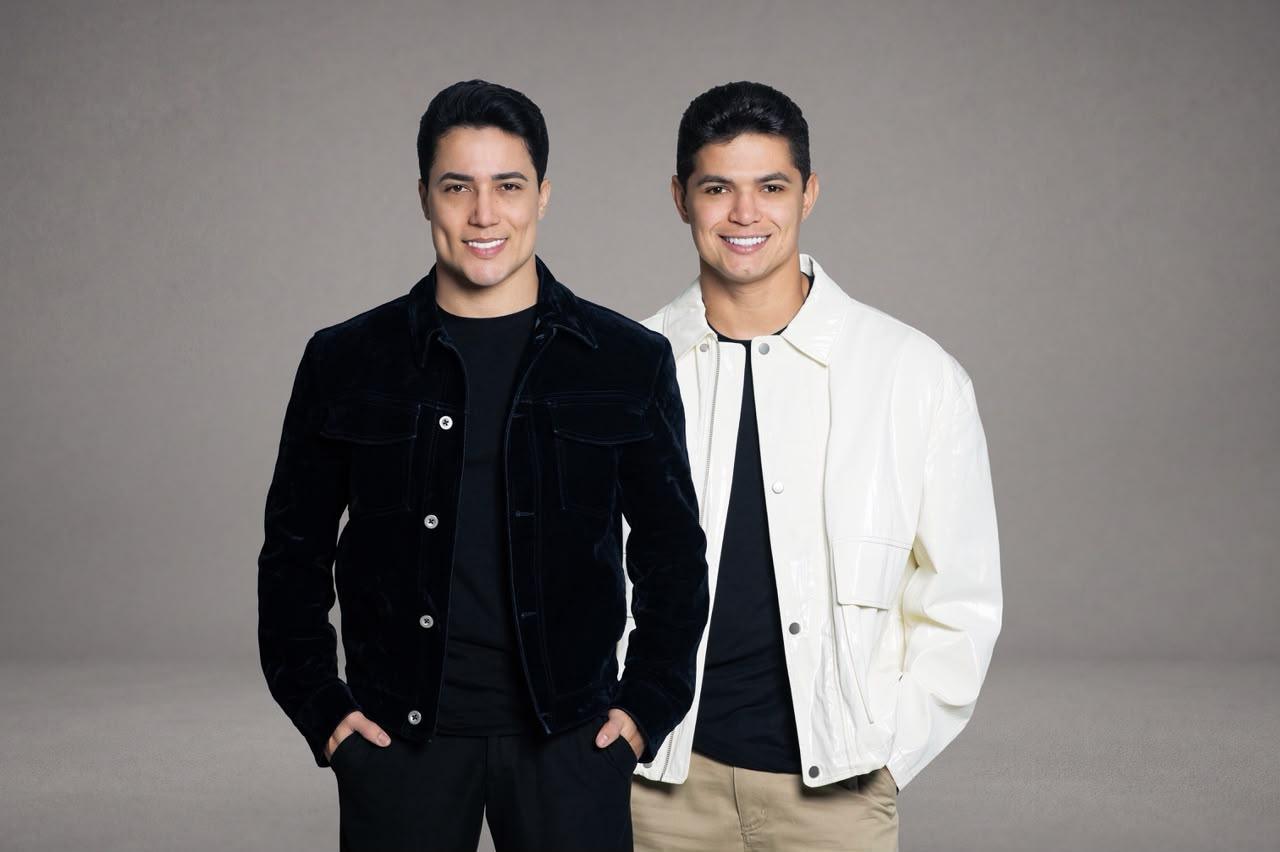 Jonatha e Cristiano transformam indecisão amorosa em aposta para o próximo hit com "Tira e Bota"