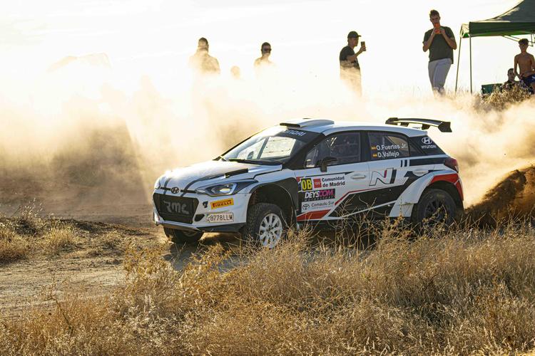 Óscar Fuertes Jr. debuta como coche 0B