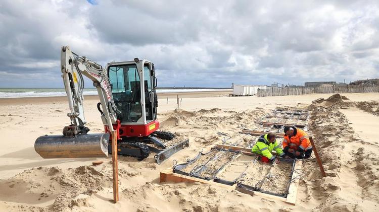 Les chalets de Blériot-Plage construits par Cap énergie arrivent sur le sable