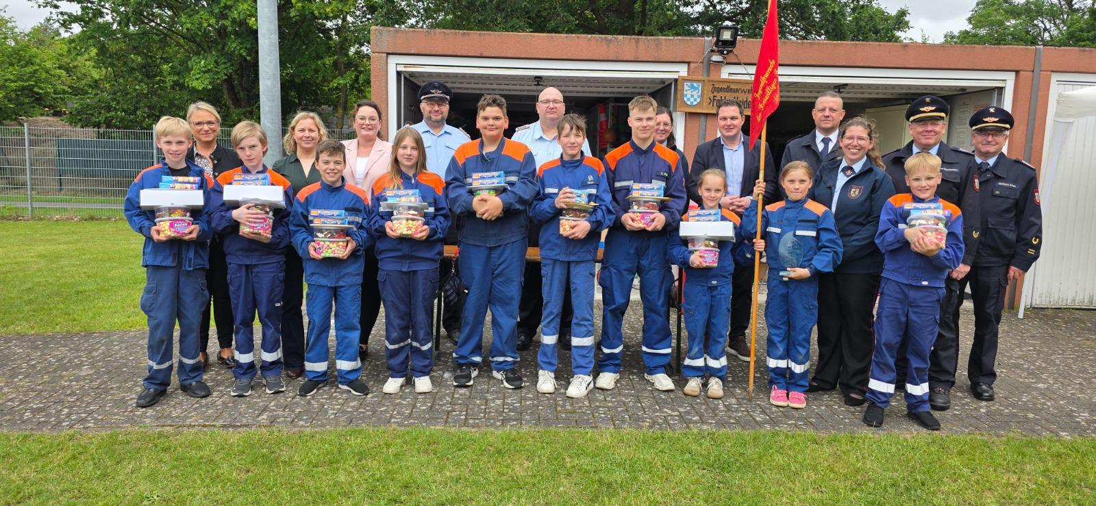 Jugendfeuerwehren zeigen in Ahnsen starke Leistungen beim Kreisentscheid