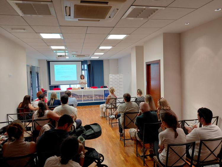El hospital HLA San Carlos retoma sus talleres gratuitos de RCP y maniobra de Heimlich con una gran respuesta de público