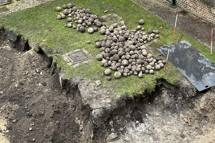 Large cache of stone cannonballs uncovered in Nieuwpoort