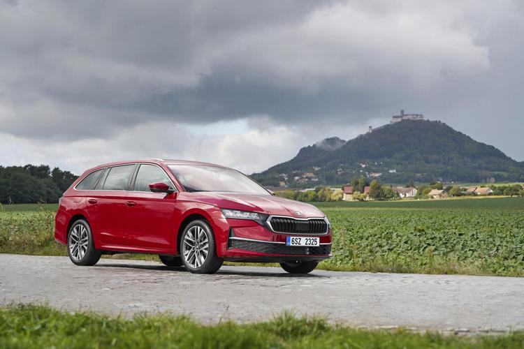 EL ŠKODA OCTAVIA ES EL PRIMER MODELO DE LA MARCA CON UNA MOTORIZACIÓN FULL HYBRID