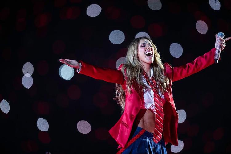 Anahí celebra 43 anos e ganha homenagem apaixonada do marido nas redes sociais