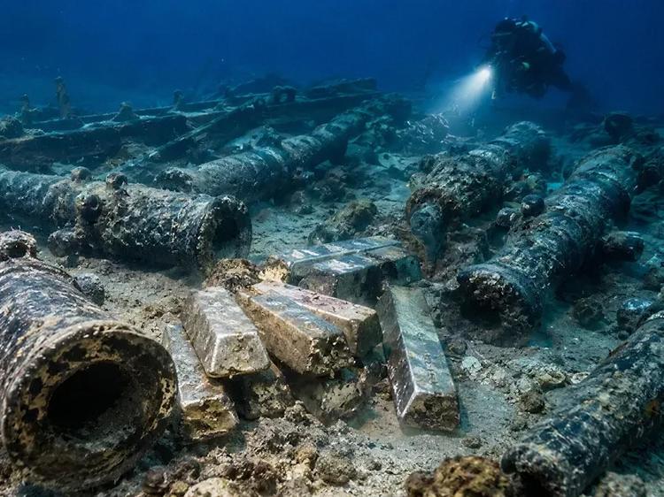 Sunken treasure ship found off Cádiz with 27 cannons and silver cargo