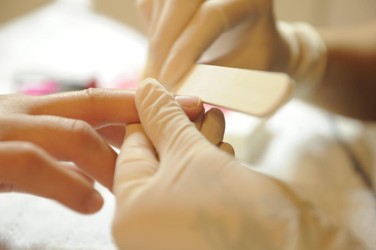 MANICURE/PEDICURE