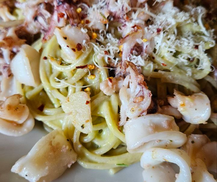 Limetten-Avocado-Creme mit Spaghetti