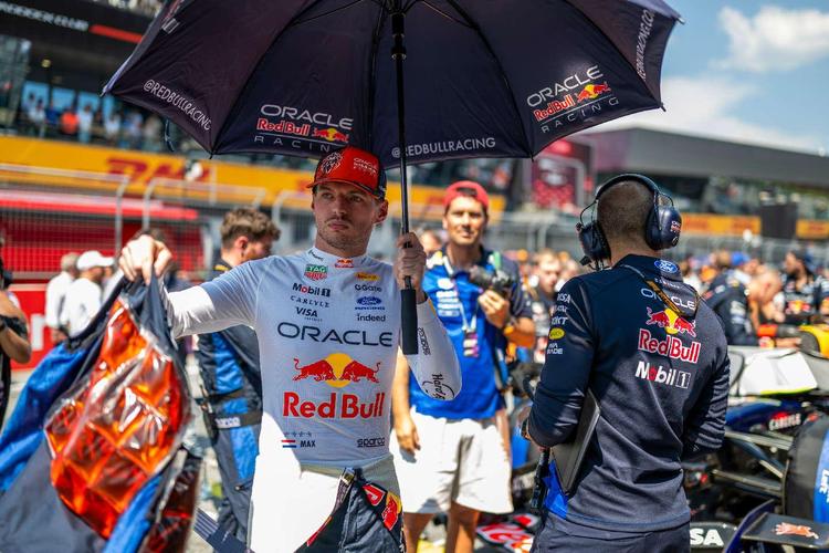 Verstappen necesita "reiniciar" tras el problema "muy peligroso" en Silverstone
