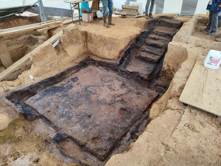 Excavation uncovers preserved wooden cellar from Roman period