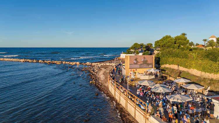 D*na Festival 2026 avanza su programación con catas, talleres y cerca de medio centenar de puestos frente al mar