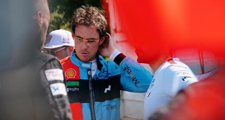 Thierry Neuville sufre otro contratiempo en Paraguay y sigue sin encontrar su ritmo en el WRC