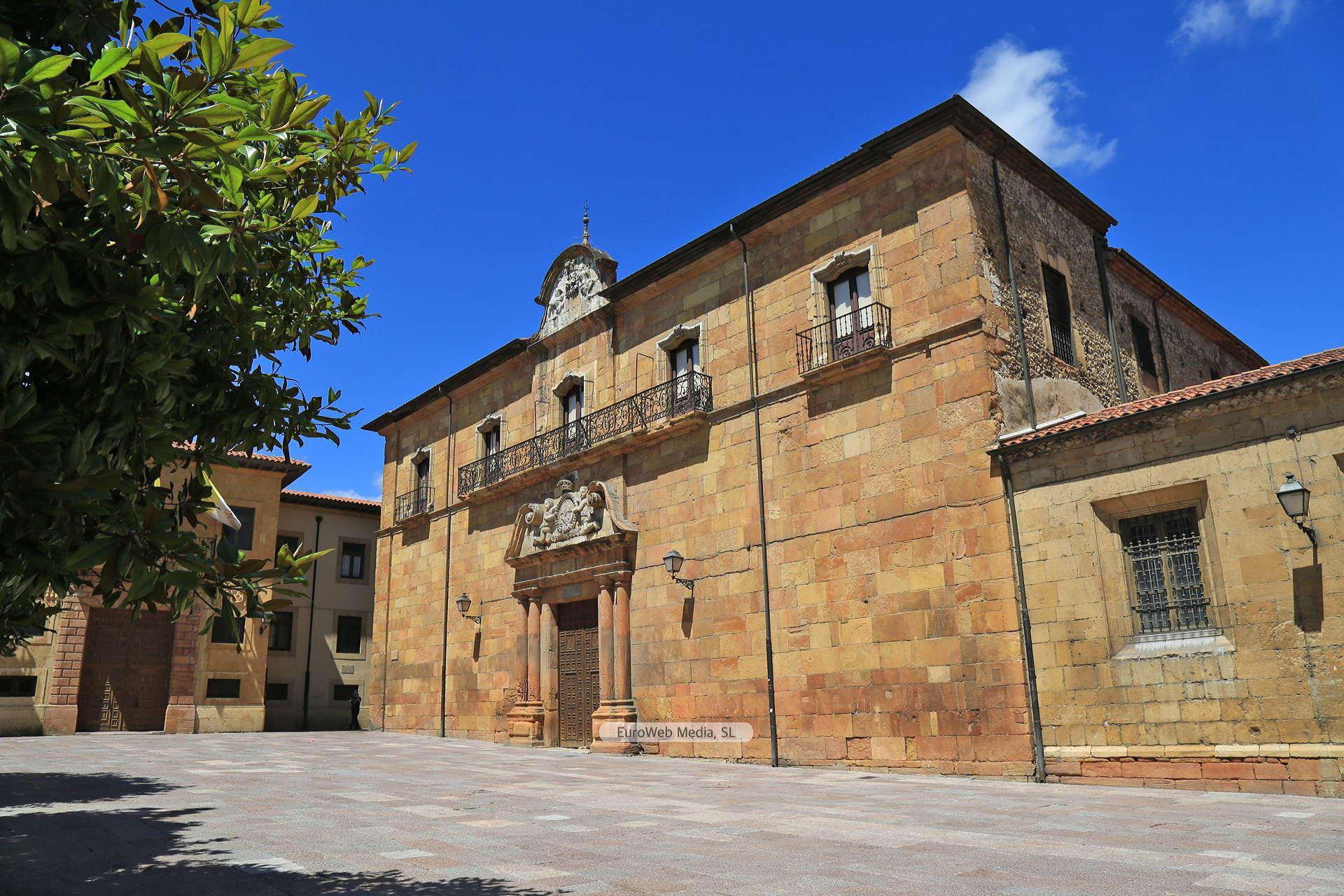 puerta-de-la-limosna