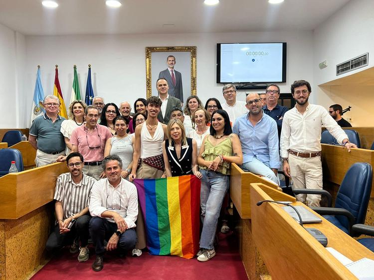 El Pleno del Ayuntamiento aprueba la Declaración Institucional con motivo del Día Internacional del Orgullo LGTBIQ+
