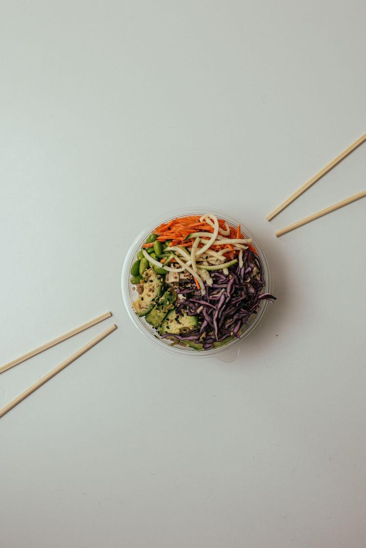 Bowl arc-en-ciel, wakamé et gomasio