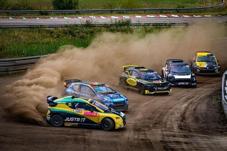 Un volant en Supercar/FC2 pour le vainqueur de la Supercar Lites Academy