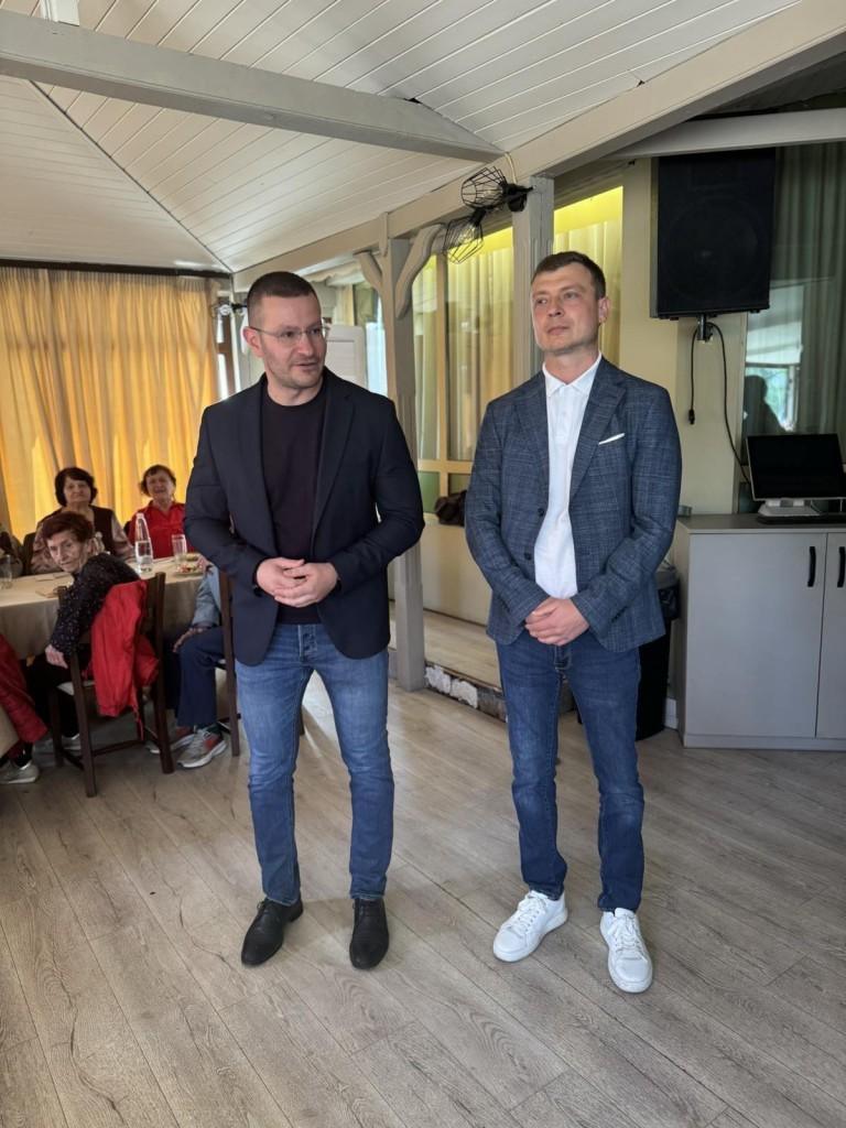 Зам.-кметовете Светослав Колев и арх. Мартин Паскалев поздравиха пенсионерите по повод Международния ден на възрастните хора