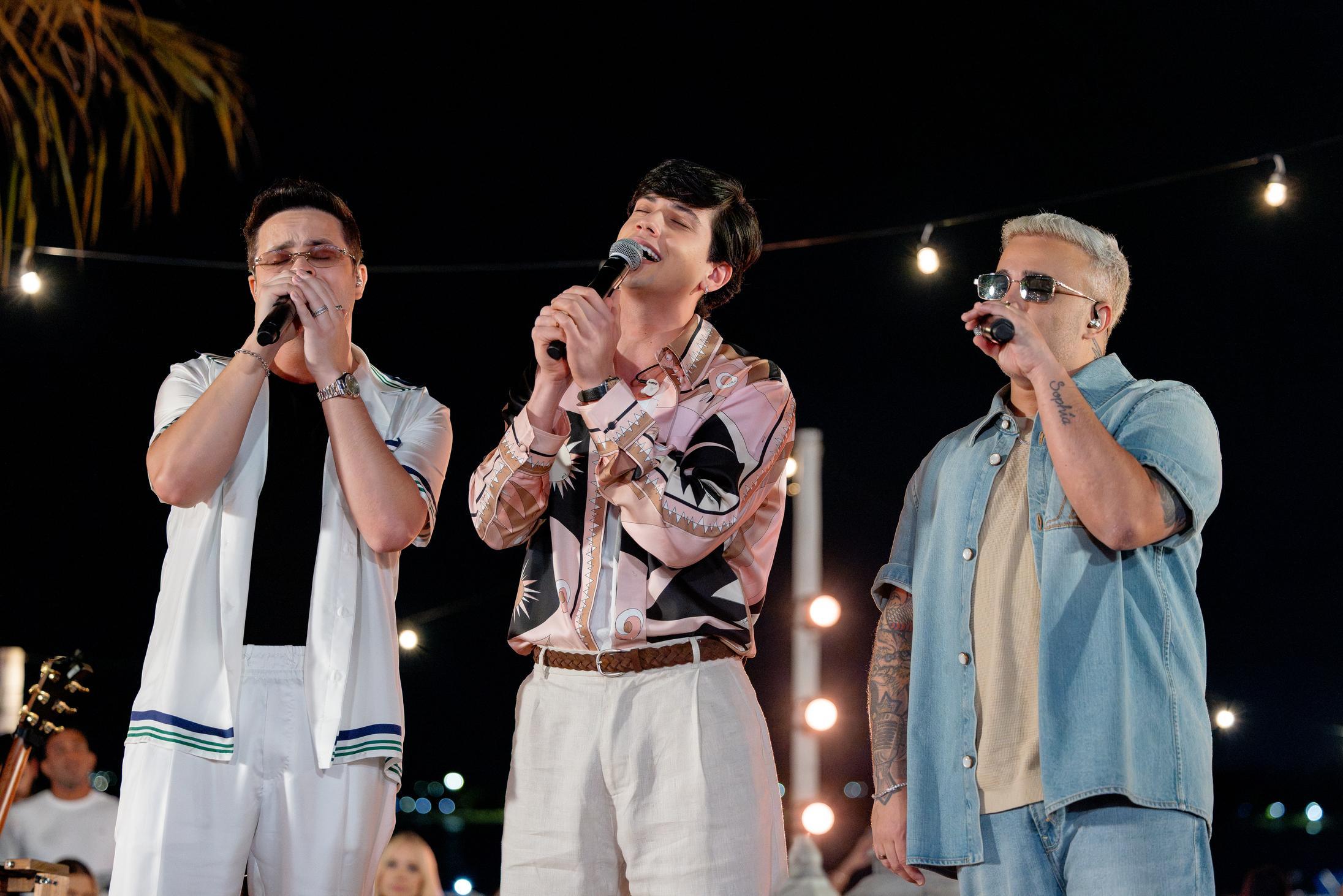 Matheus e Kauan gravam "Astral – Na Praia" em Brasília com participação de Léo Foguete
