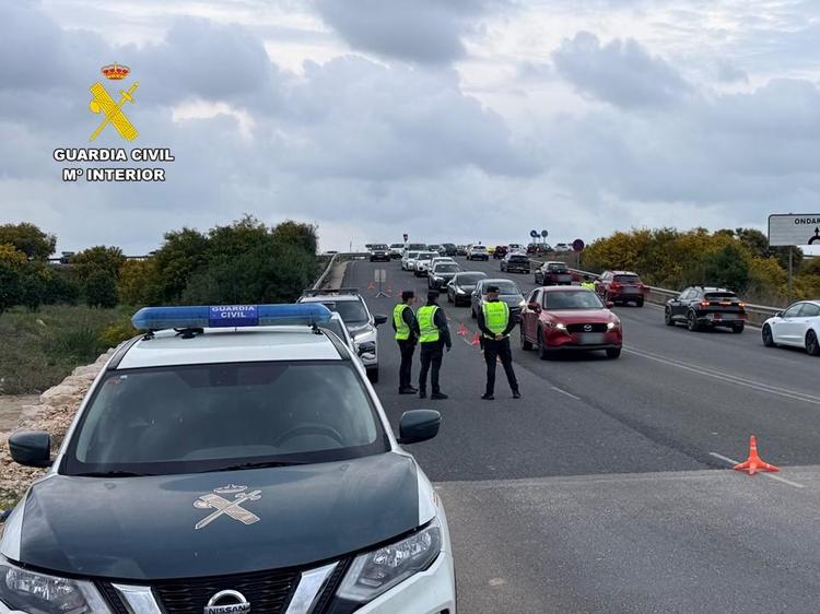 Un dispositivo de la Guardia Civil por el aumento de hurtos en Ondara permite detener a dos sospechosos