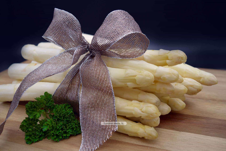 Espárragos rellenos de queso Gamonéu