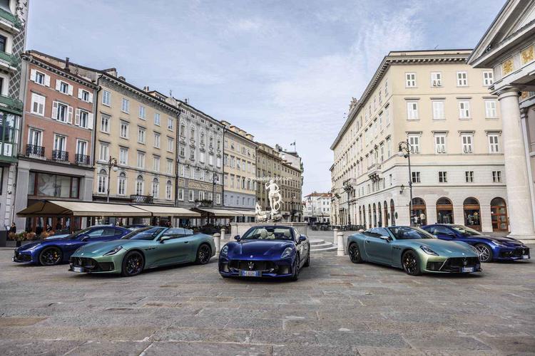EL MEDIA DRIVE PARA LOS NUEVOS MASERATI GRANTURISMO, GRANCABRIO Y GRECALE CON EL ESPECTACULAR TELÓN DE FONDO DE TRIESTE