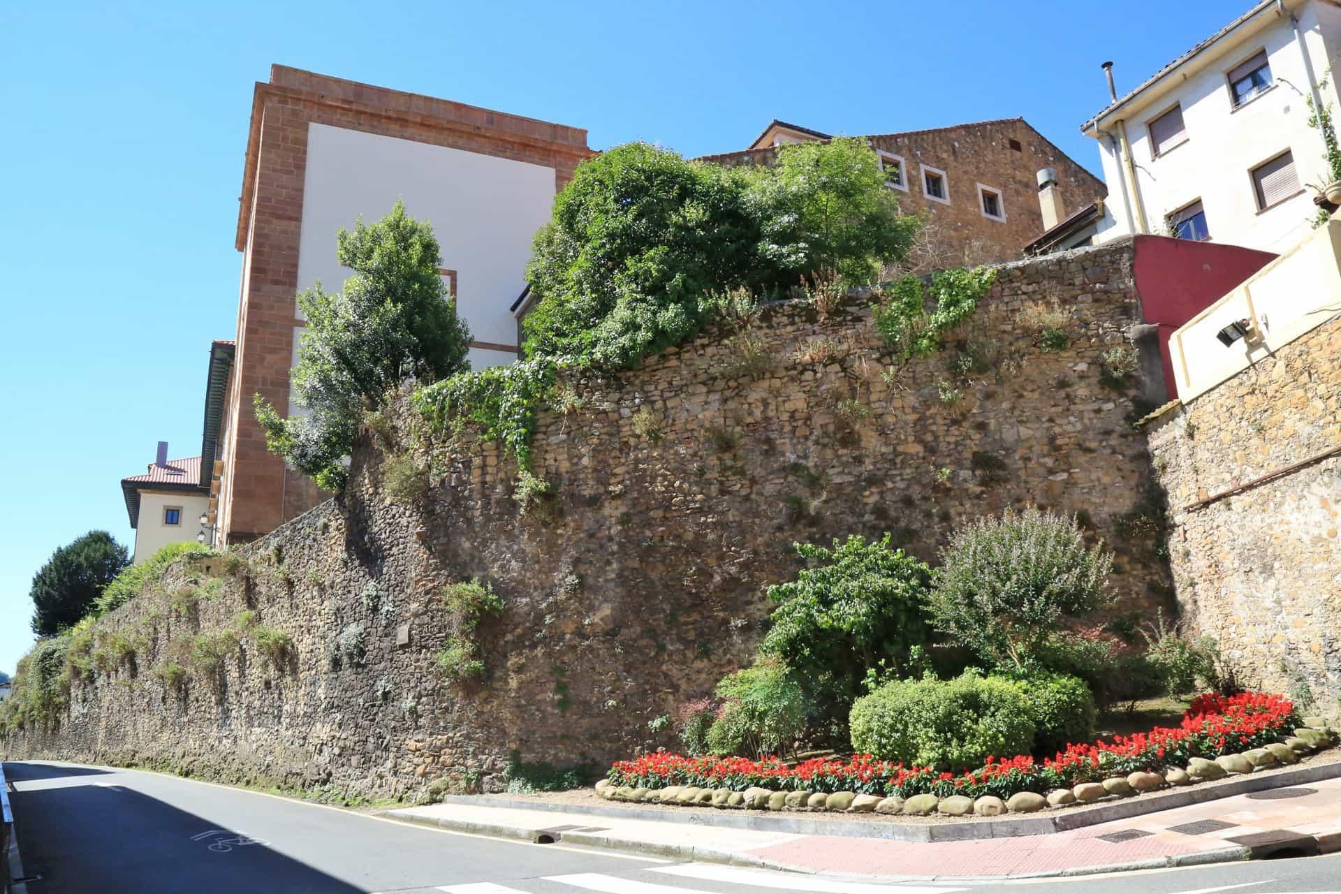 Restos de la muralla medieval