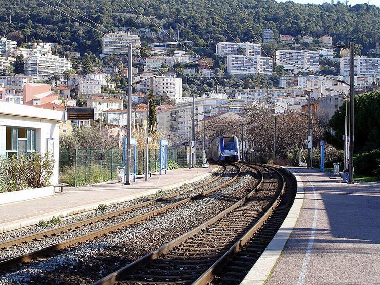 Une femme percutée par un train à Nice, trafic interrompu