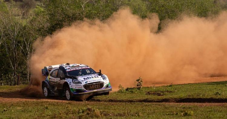 Josh McErlean sorprende en Paraguay y lucha por el podio hasta que un pinchazo le frena