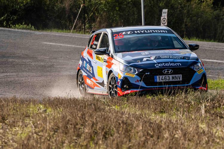 Gerard Comellas culmina su primera temporada en el S-CER con un nuevo podio