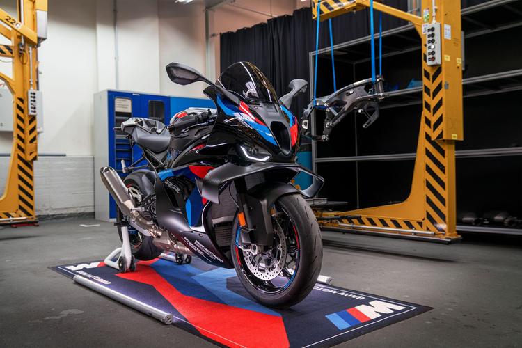 TECNOLOGÍA DE COMPETICIÓN PARA LA CARRETERA: EL NUEVO CHASIS M MOTORSPORT PARA LA BMW M 1000 RR