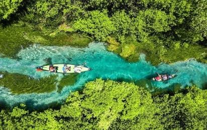 Dalle sorgenti del fiume Tirino al tramonto spettacolare nel cuore d'Abruzzo