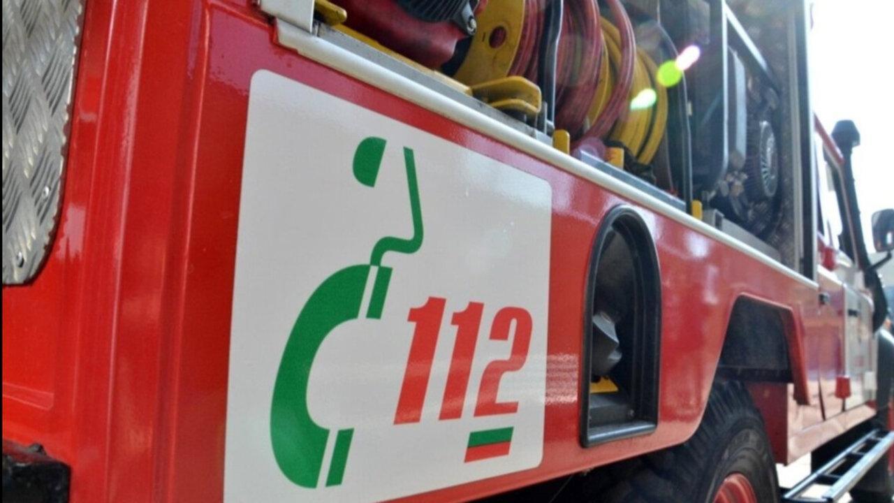 Гасиха сухи треви в старозагорския квартал "Лозенец"