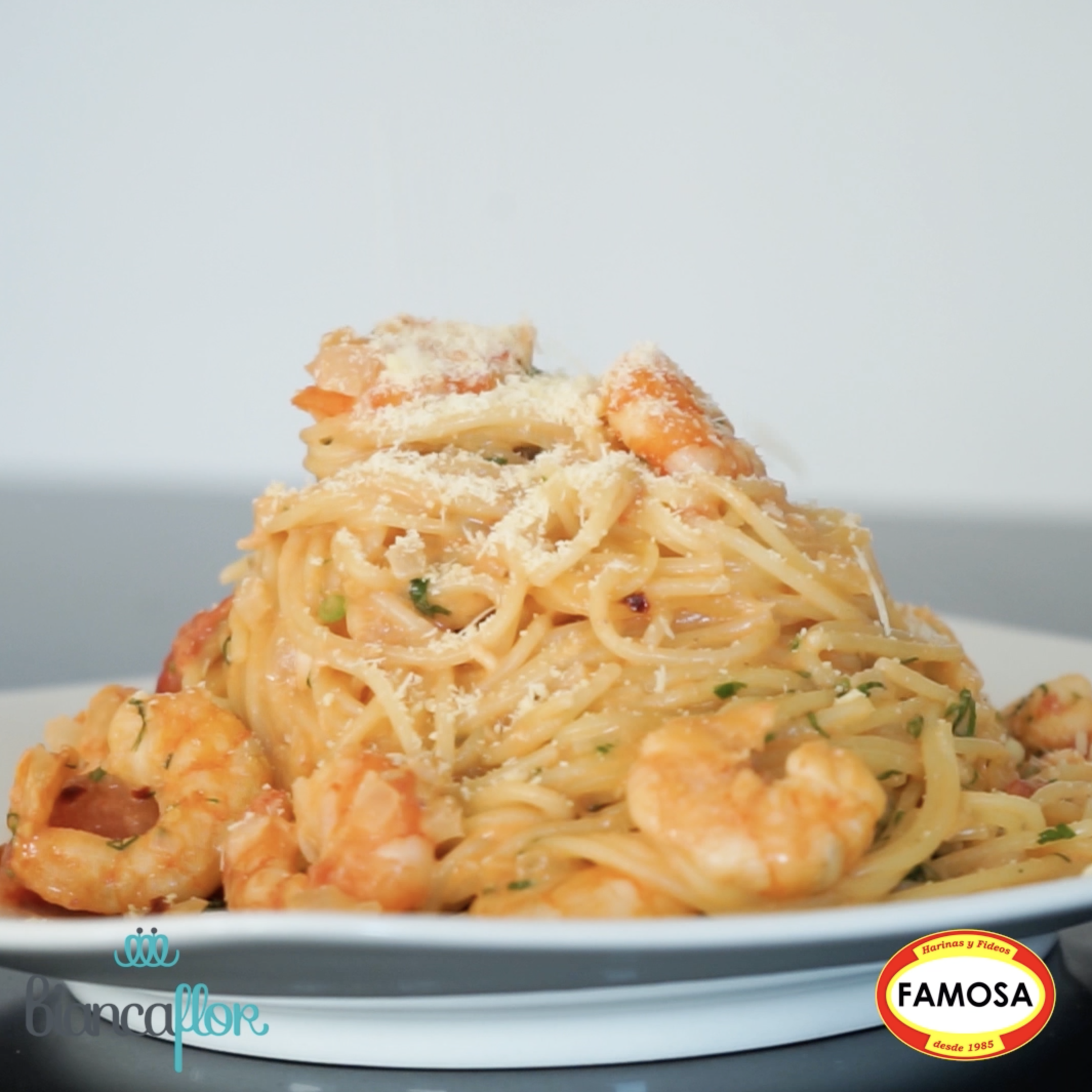 Spaghetti Con Camaron y Salsa Roja