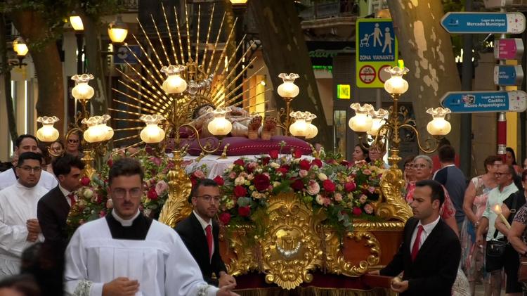 La procesión de la Santísima Sang recorre las calles de Dénia
