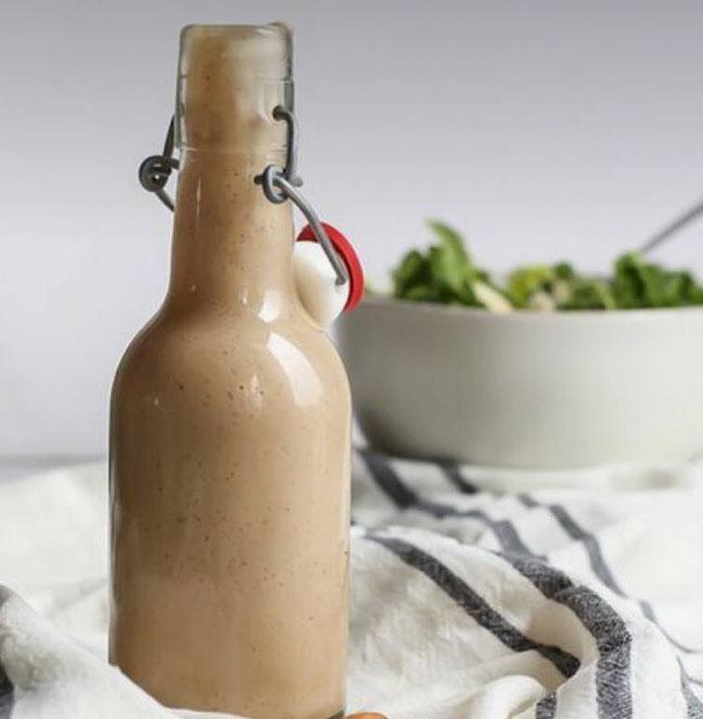 Nussige Salatsaucen