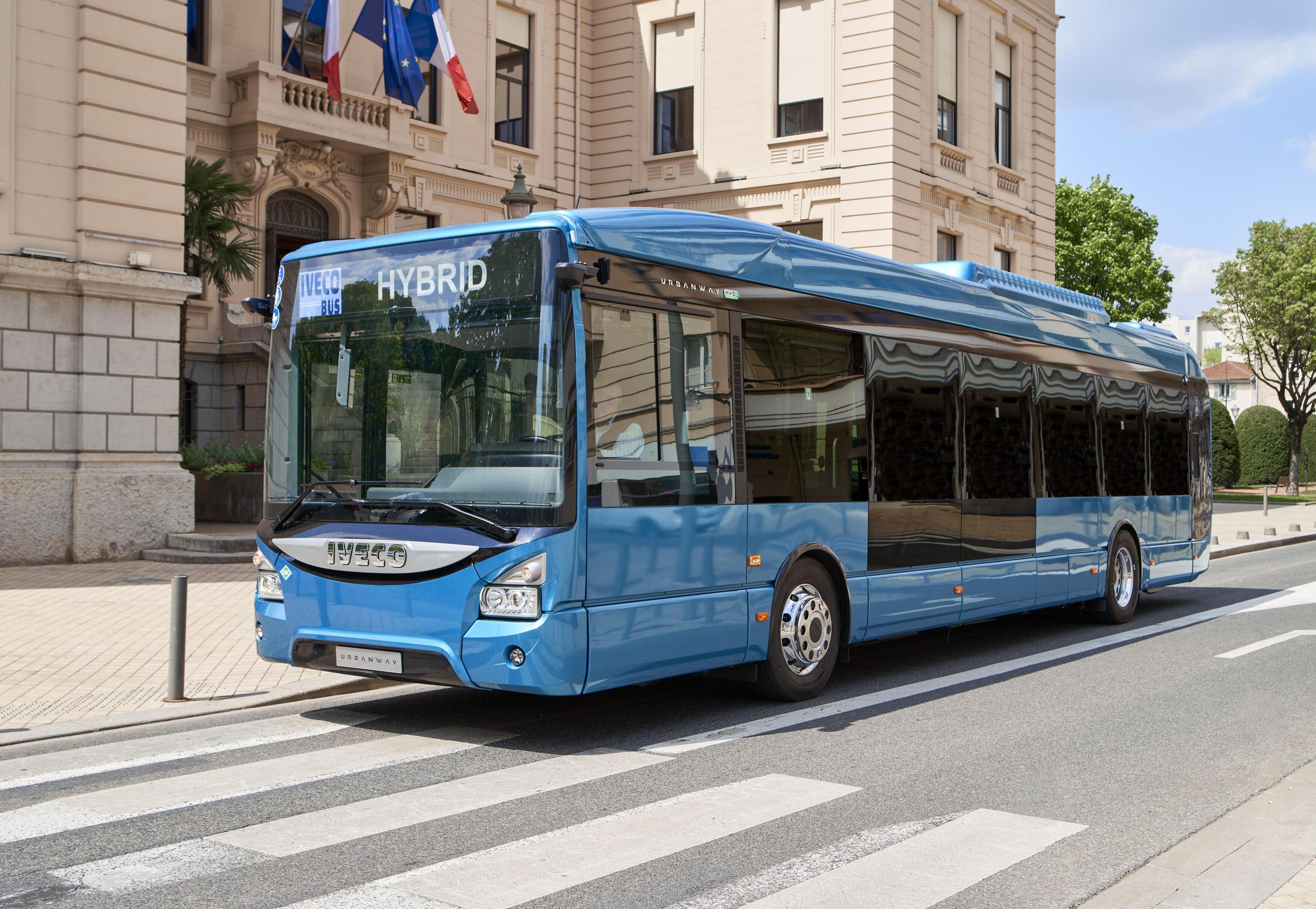 EL IVECO BUS URBANWAY HYBRID, ELEGIDO “MEJOR AUTOBÚS URBANO DE ...