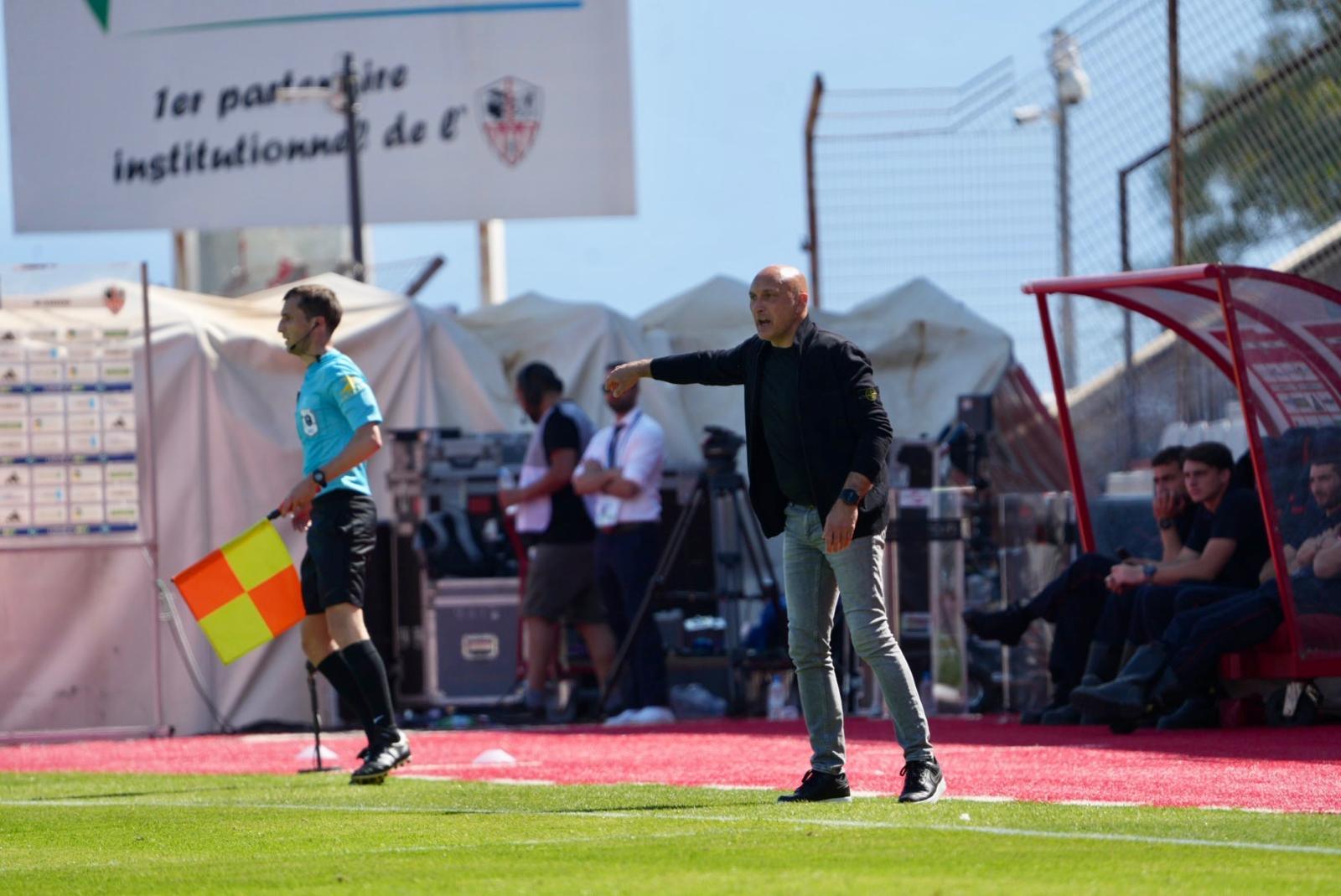 Ligue 2 - Olivier Pantaloni : "Il manque encore quelques points pour assurer le maintien"