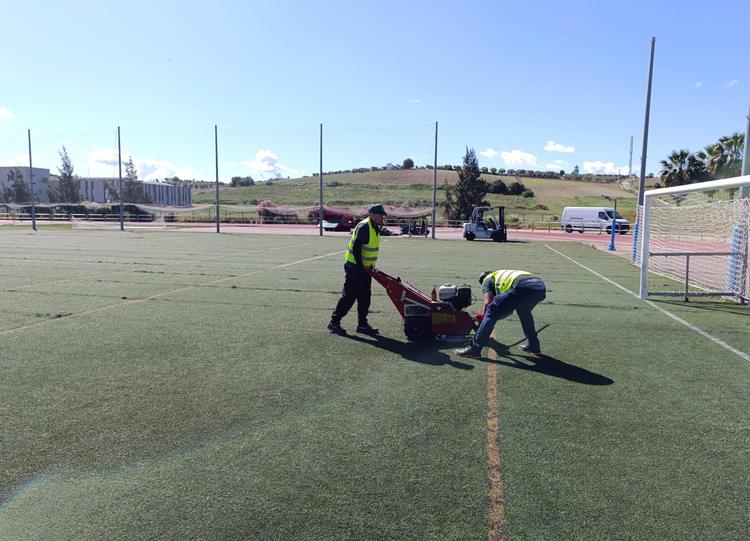  El Ayuntamiento de Lebrija inicia las obras de renovación sostenible del campo de fútbol 11 del Polideportivo Municipal