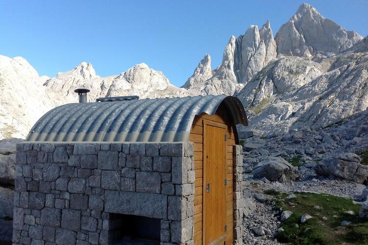 Mejoras en cuatro refugios de montaña asturianos para facilitar la llegada de helicópteros