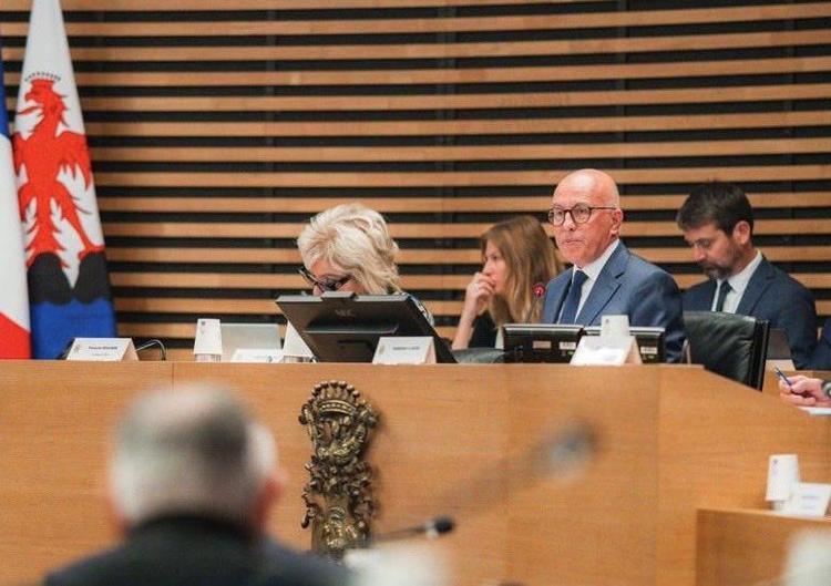 JO 2030 à Nice : Éric Ciotti favorable à une patinoire dans la Plaine du Var