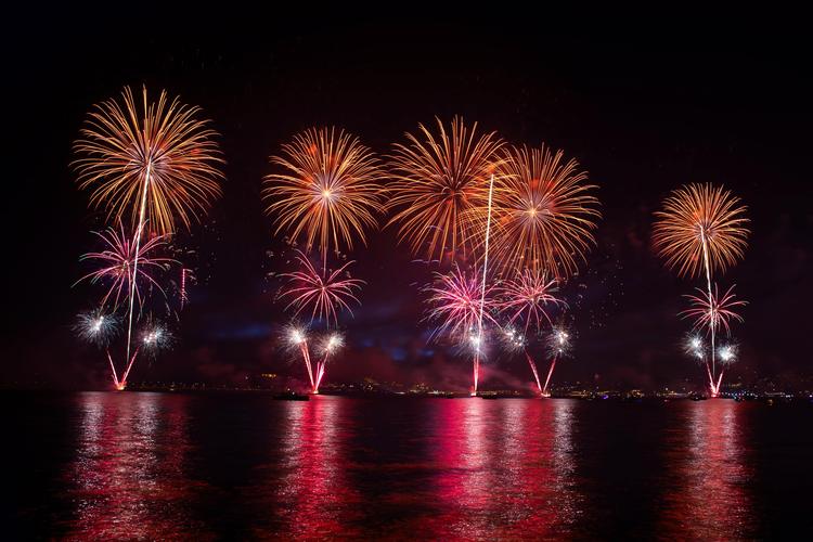 CSE Grenoble : Vivez la magie de la fête du lac d'Annecy  !