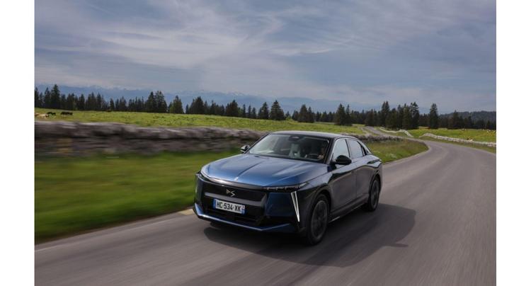 DS Nº8 redefine la serenidad dinámica con tres motorizaciones eléctricas de hasta 350 CV