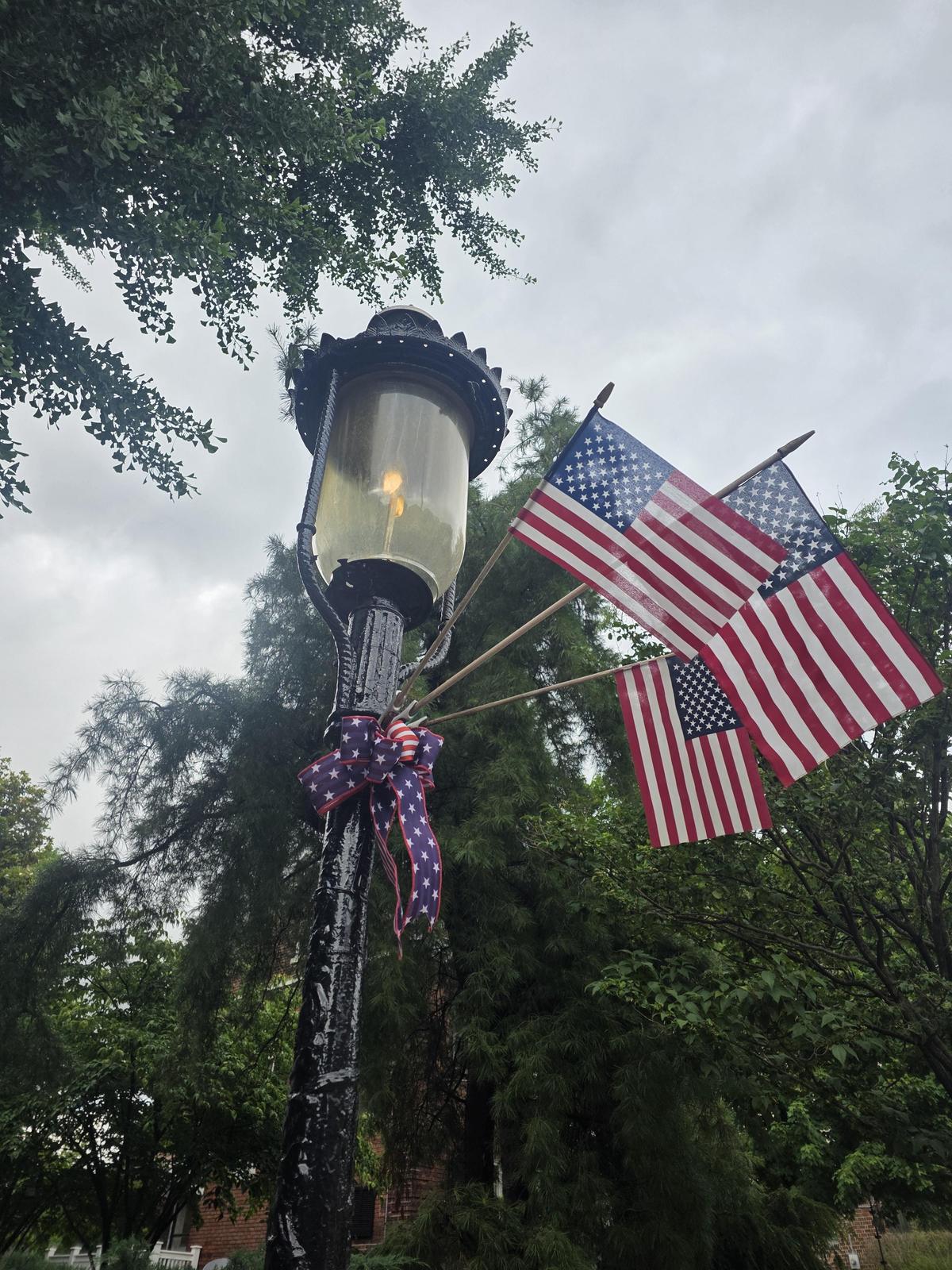 The Science Behind the Glow: UC Professor Examines the Environmental Impact of Cincinnati’s Gaslights 🏮🌍