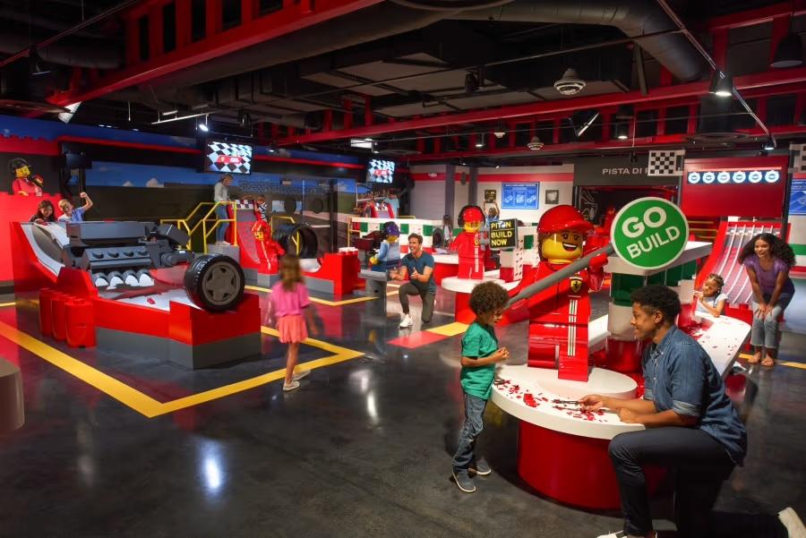 Legoland Floridas „Ferrari Build & Race Experience“ nähert sich seiner Eröffnung