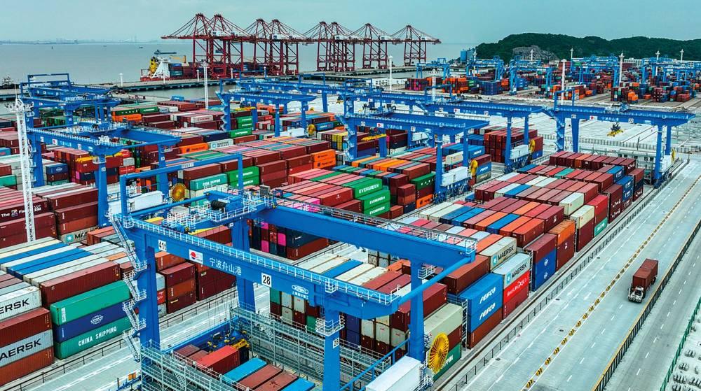 China abre sus fronteras bajo la presión del COVID-19 y de la congestión portuaria
