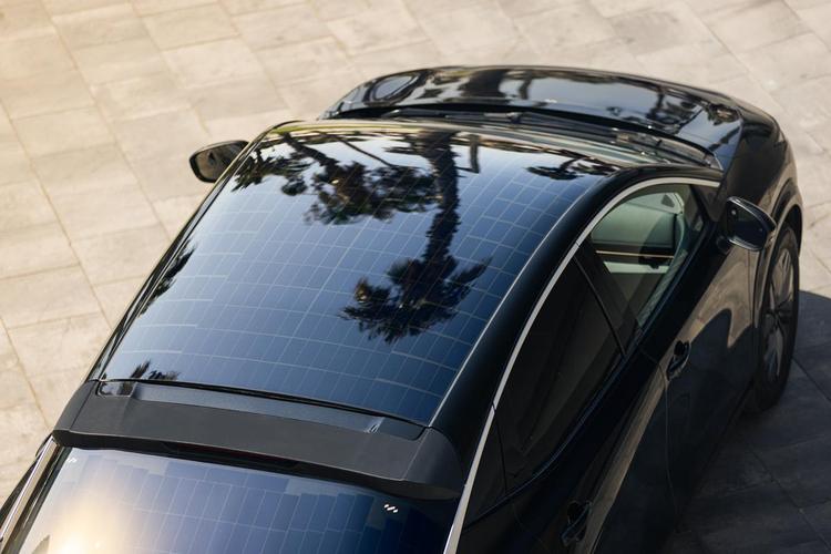 Cuando la Luna apague el Sol: cuánta energía solar puede aprovechar un automóvil eléctrico